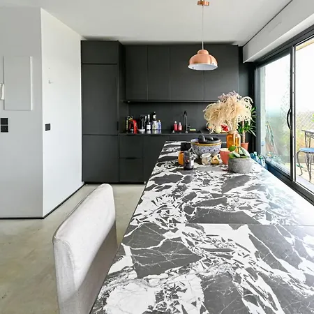 Appartamento Splendid With Rooftop Near La Villette Parigi